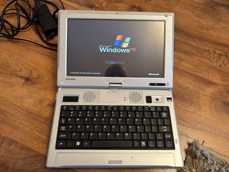 Laptop Dialogue Flybook A33i