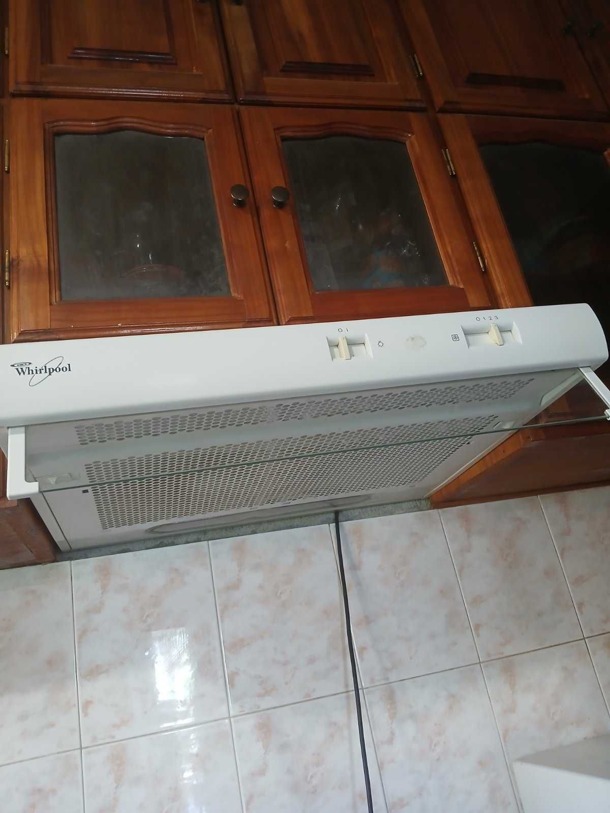 Продавам печка с фурна BEKO и абсорбатор Whirlpool.