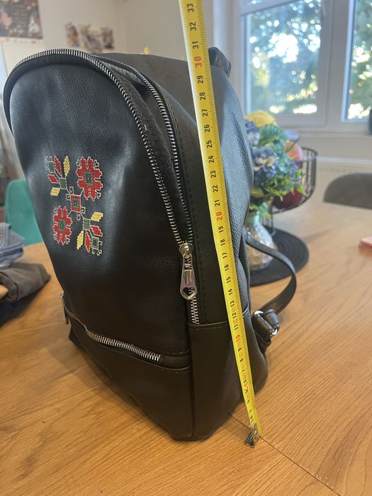 Дамска кожена раница с шевица