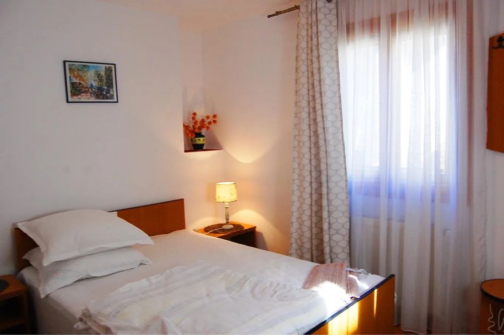 CRACIUN 2025 Moieciu , inchiriez  4 camere + living cu bucatarie