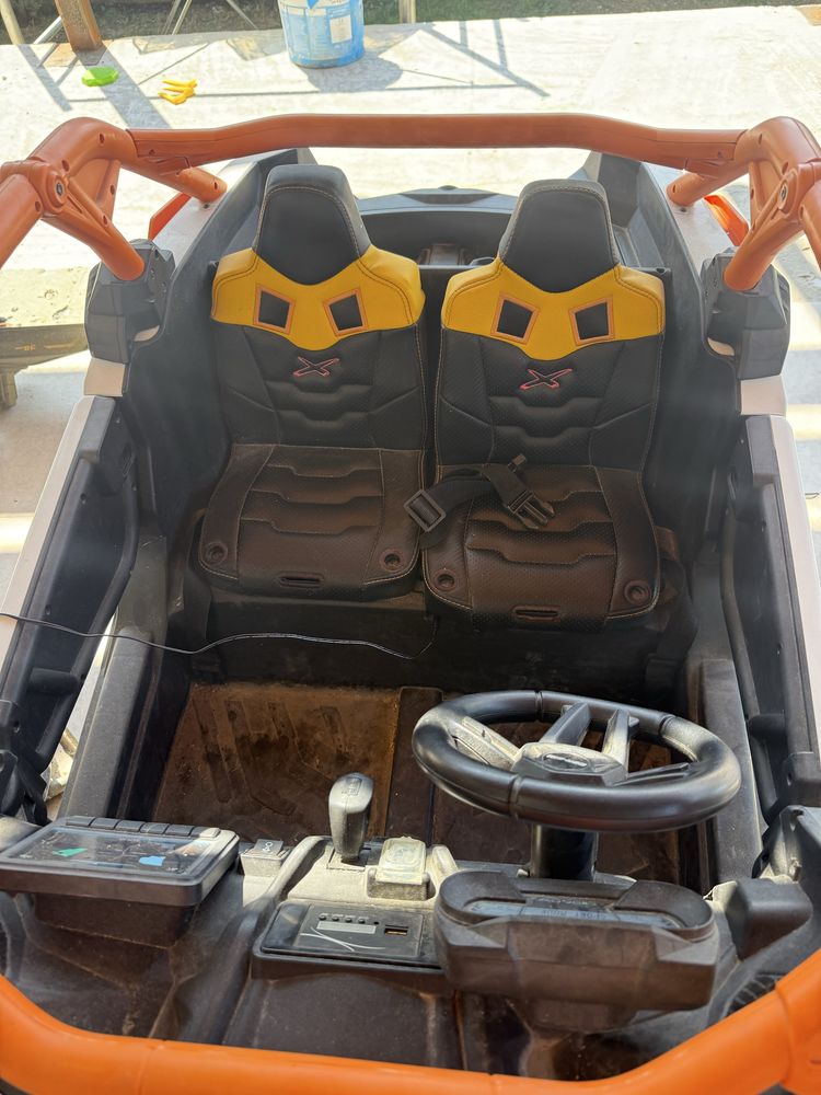Masinuta electrica utv copiii can am