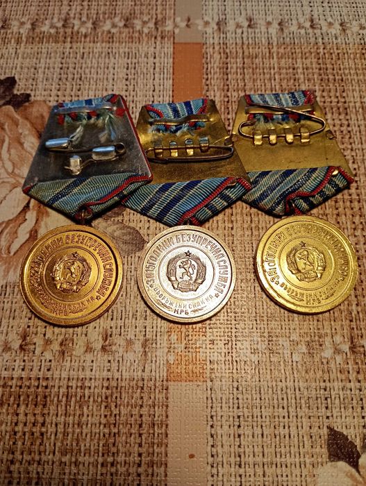 Медали -''За 10,15,и 20години безупречна служба