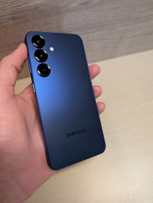 SAMSUNG S25 128gb ca nou! 8 cicluri de încărcare