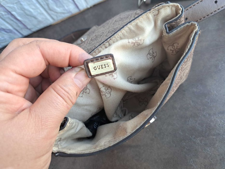 дамска чанта GUESS,малка чантичка за кръста,банан,гес