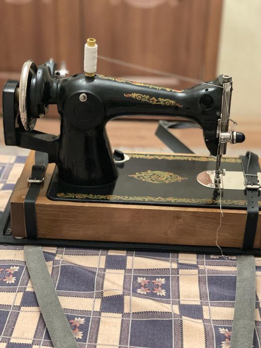Продам швейную машинку