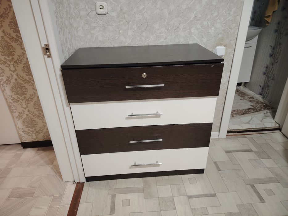 Продаю тахта, камод сост хороший