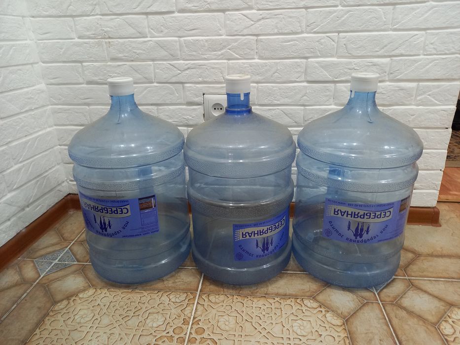 Продам бутыли 18.9л.
