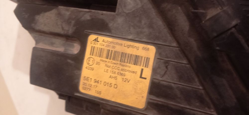 Far stânga Skoda Octavia III facelift