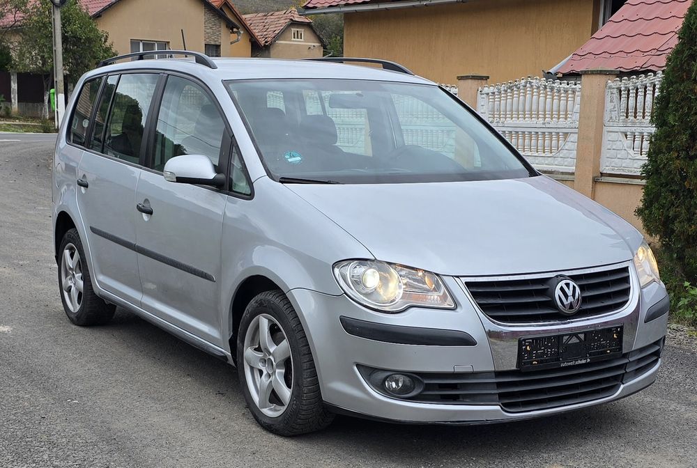Vând vw touran 1.9 tdi