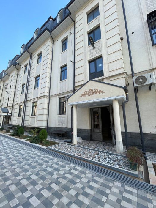 Замона тўйхонаси рўпарасида 150кв 5та хона дуплекс сотилади