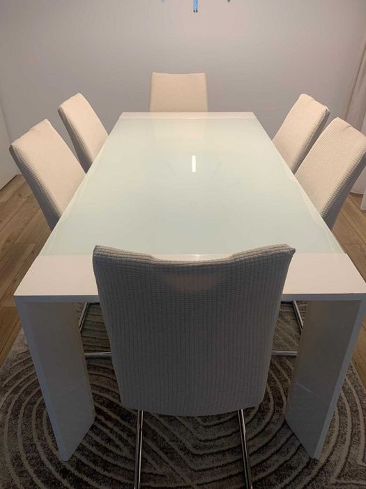 Vind 6 scaune pentru living 60 de lei bucata.