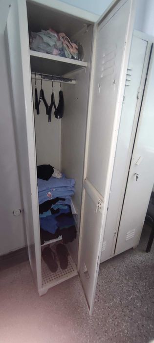 Метални медицински шкафчета ( тройни ) за персонал