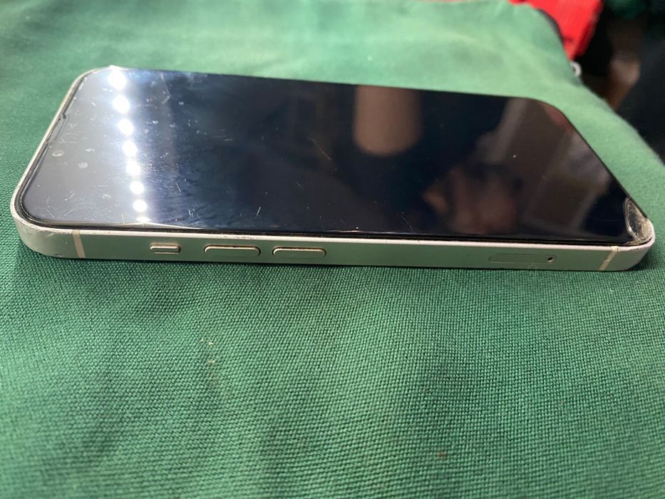 Vand iphone 13 in stare buna