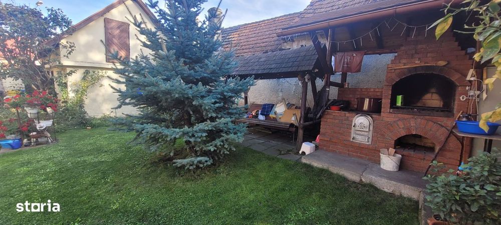 Vand casa cu teren de 1753 mp in Prejmer