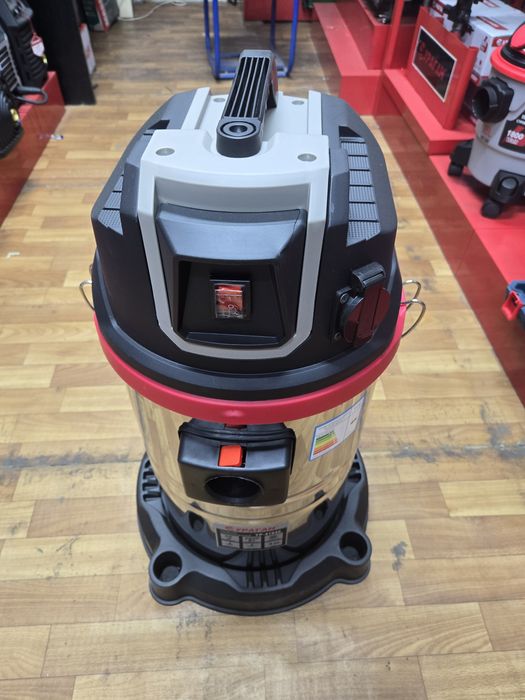 Строительный пылесос. Пылесос. Промышленный пылесос.