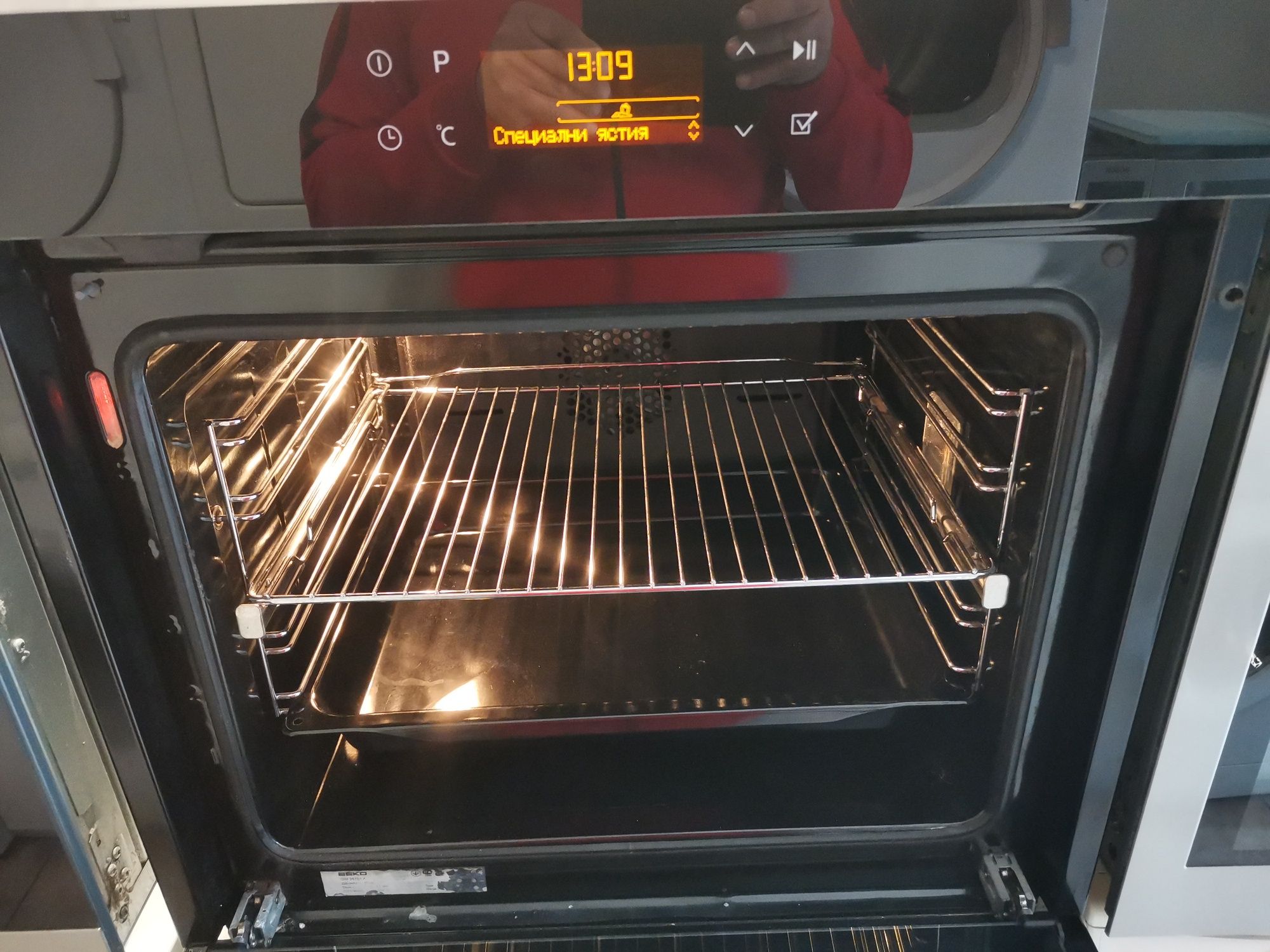 Фурна BEKO с готови програми за готвене