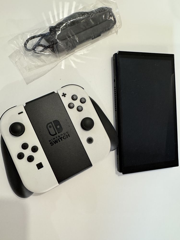 Nintendo Switch OLED - Бял модел