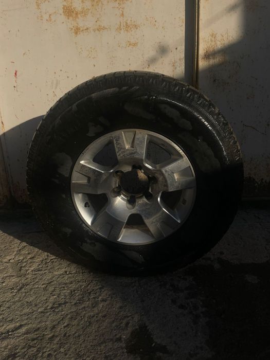 265/75/16. Колесо зимние в комплекте,отличном состоянии