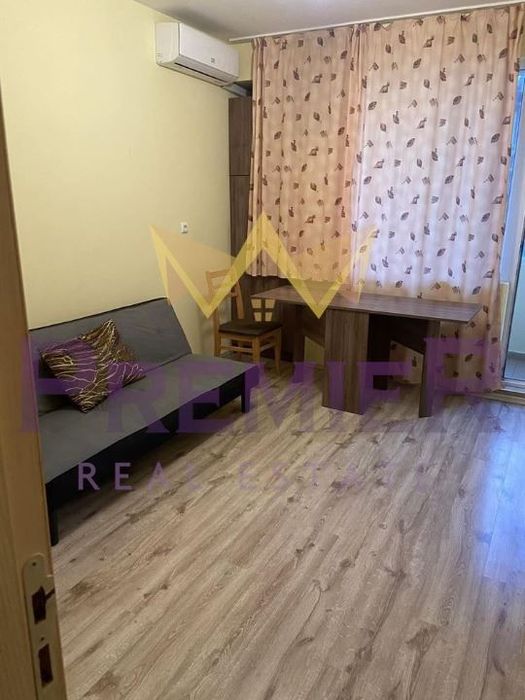 Дава се под наем Тристаен апартамент в Варна, Погреби - 64 кв.м за 479.4 € - Снимка #2