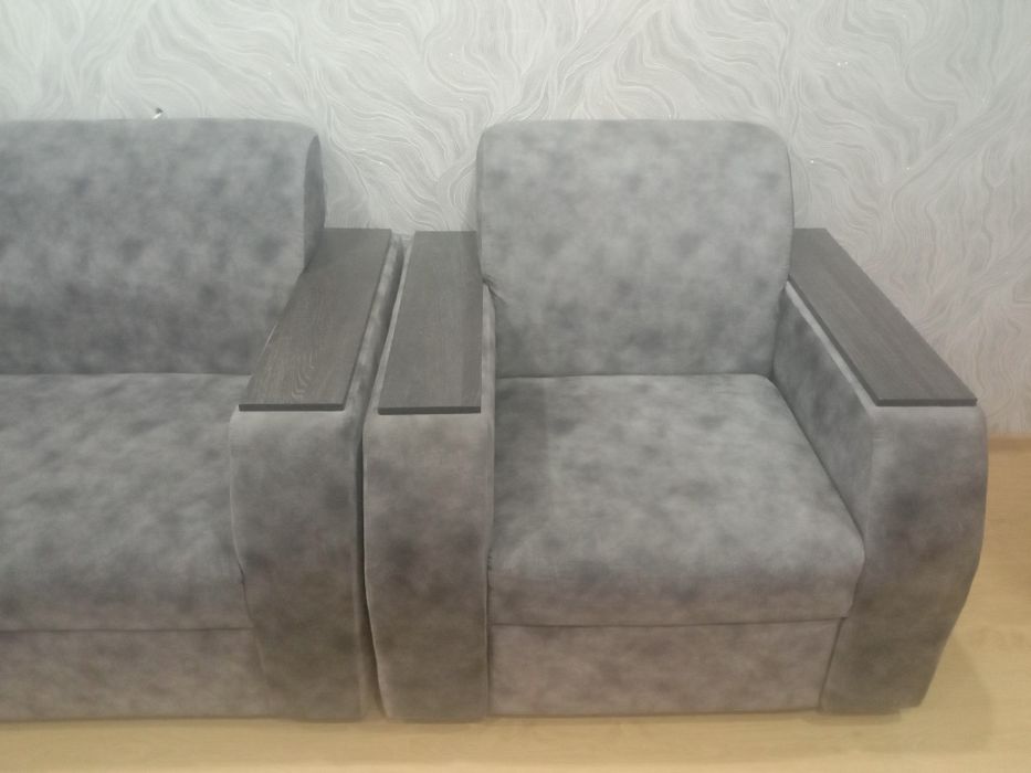 Продам угловой диван с креслом