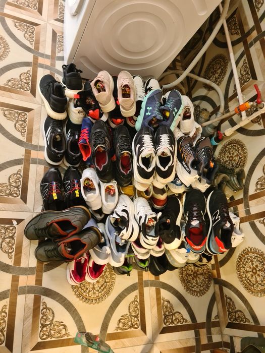 Vând adidași de firma