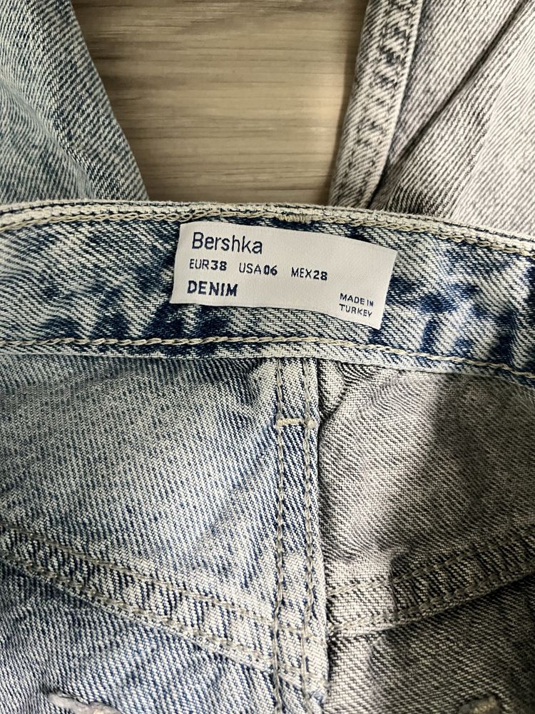 Дънки Bershka.