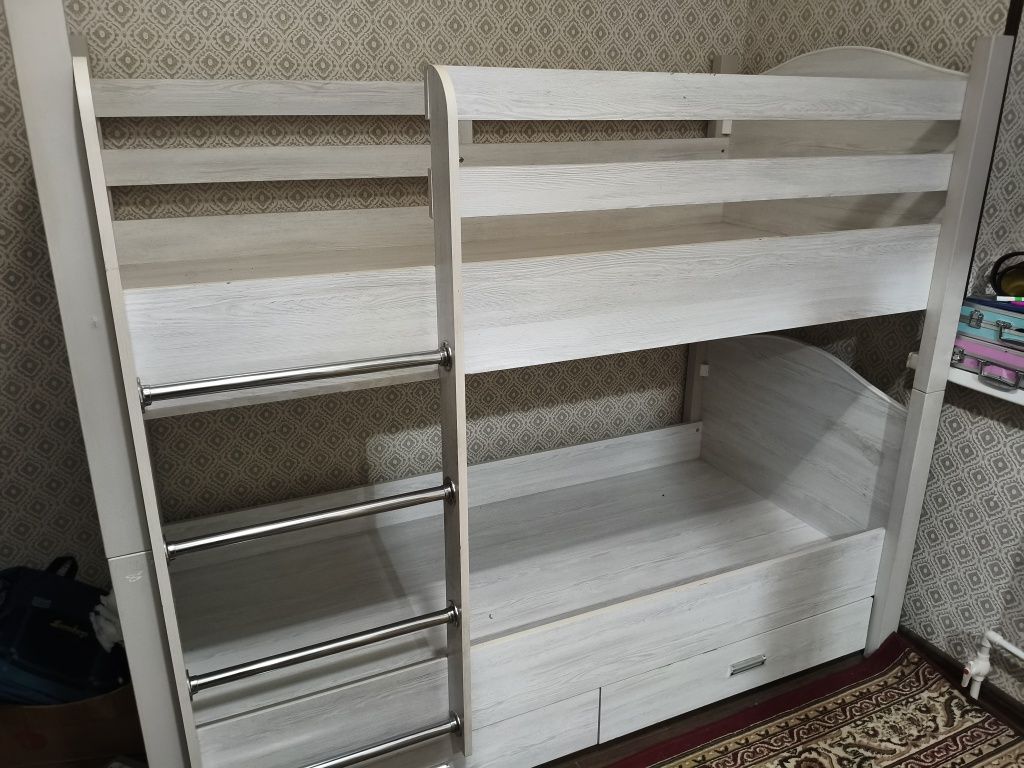 Detskiy kravat ikki etajlik bolalar uchun xolati yaxshi