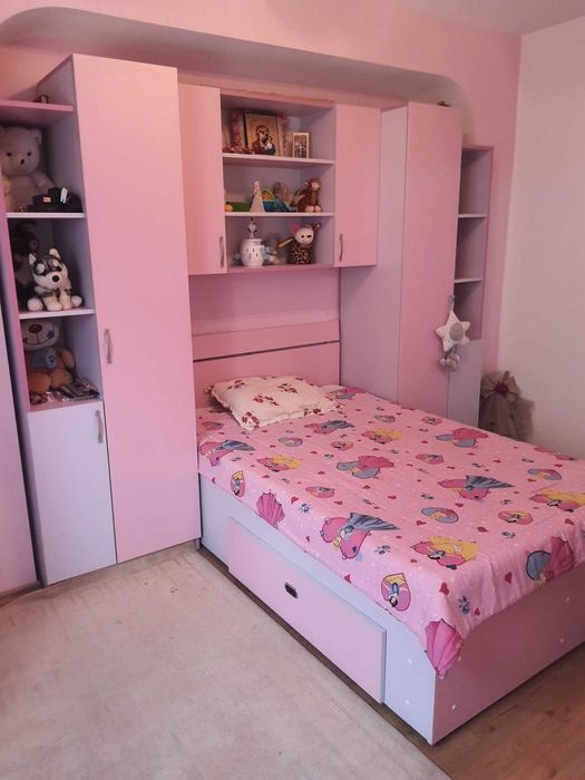 Închiriez apartament