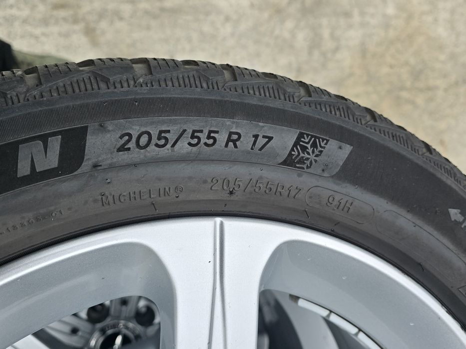2 Броя 205/55/17 Michelin 6,8mm
