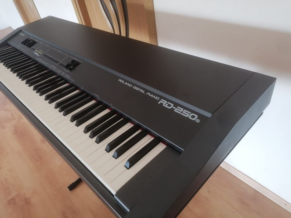 ROLAND RD-250s pian clape grele 76 GHS dinamic orga