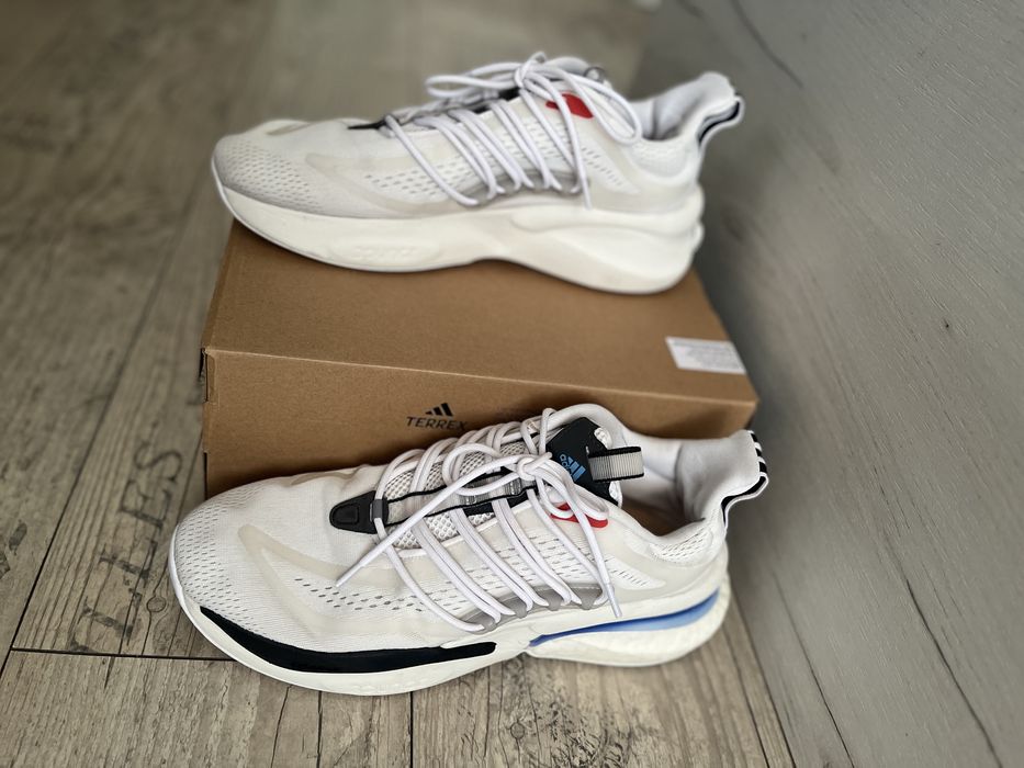 Adidas Alphaboost V1