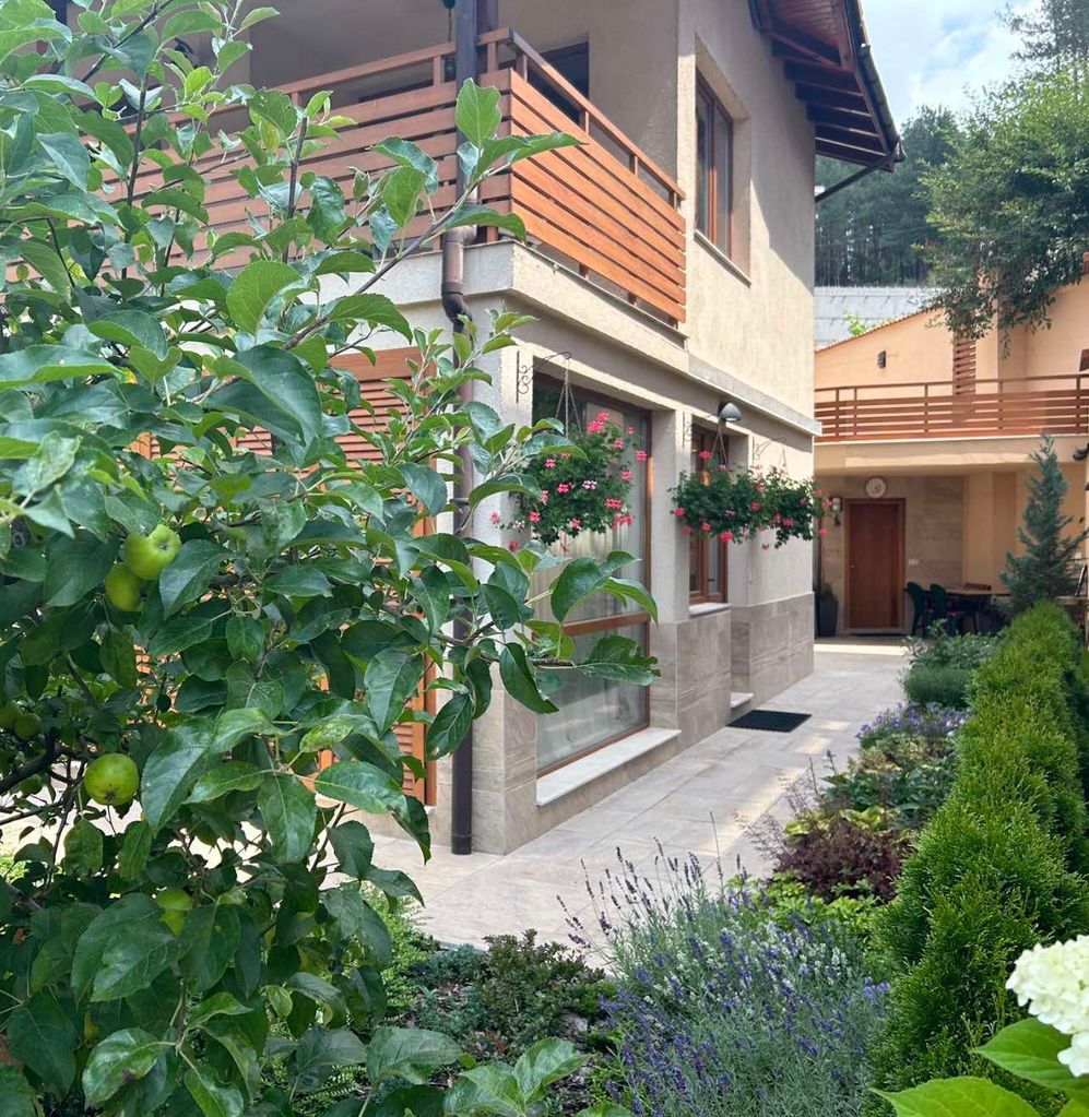 Продава се Къща в София, Бъкстон - 208 кв.м за 2020 €/кв.м - Снимка #1
