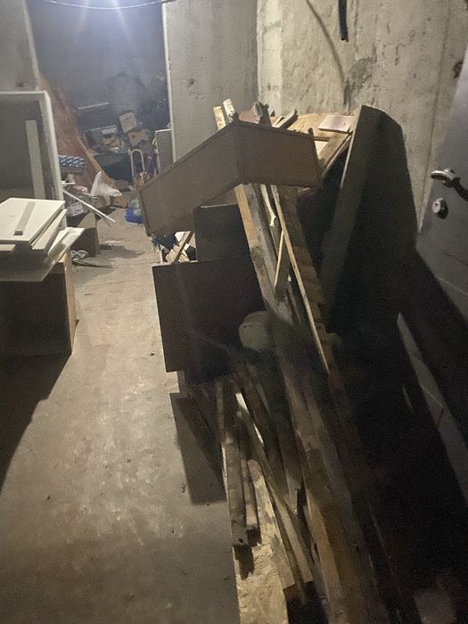 Продам на дрова кровати и т.д дсп всякое вбаню