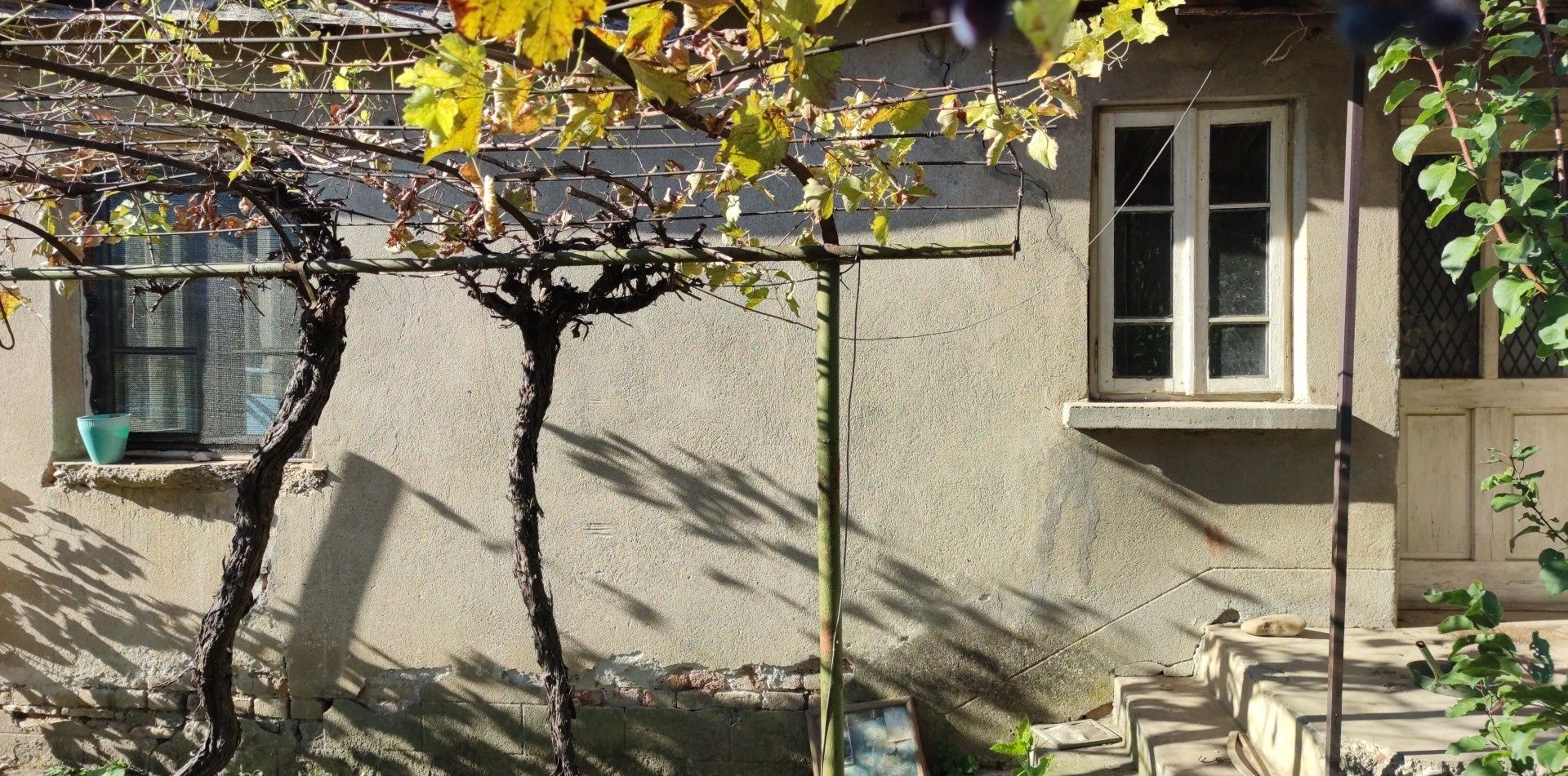 Къща с лятна кухня