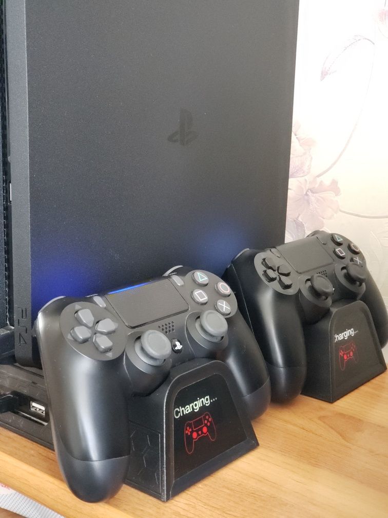 PlayStation 4 Slim 500gb + док станция Dobe + 10 игр