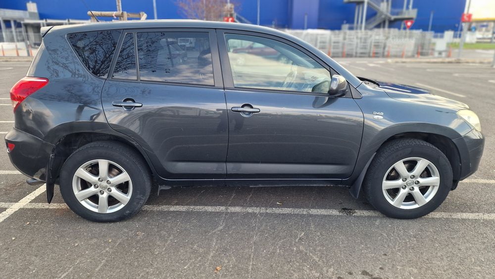 Vând Toyota Rav4