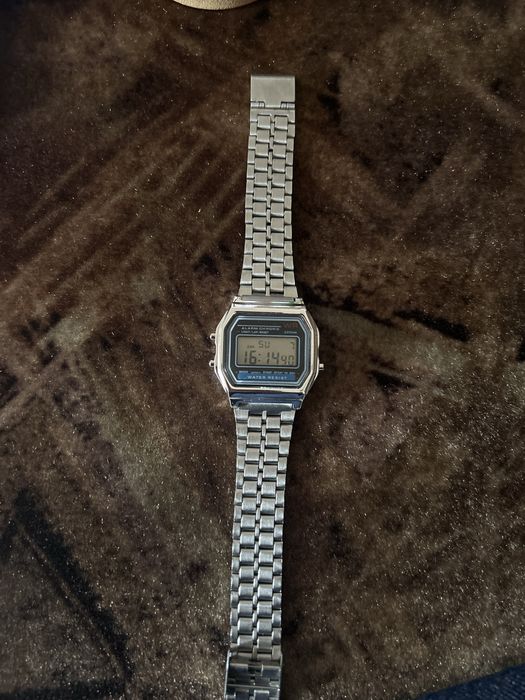 Vand ceasuri electronice