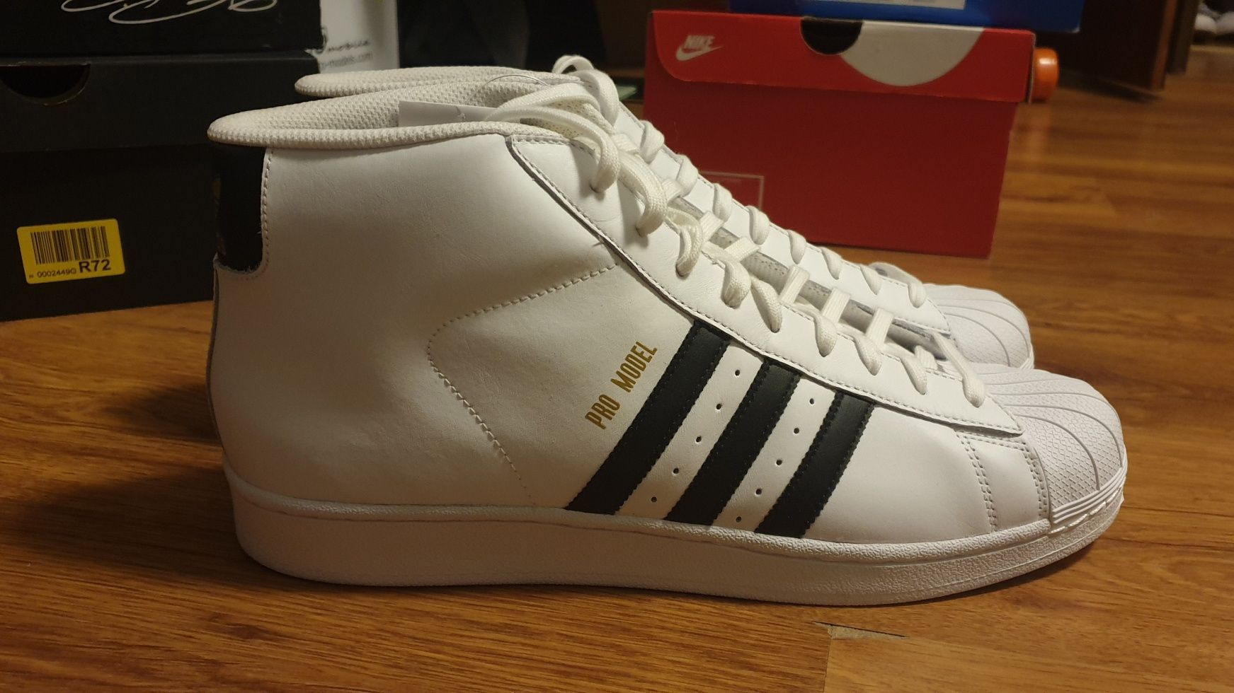 Adidas Superstar PRO model, noi