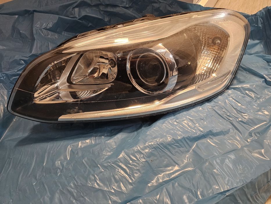 Far xenon stanga volvo xc60 2014-2018