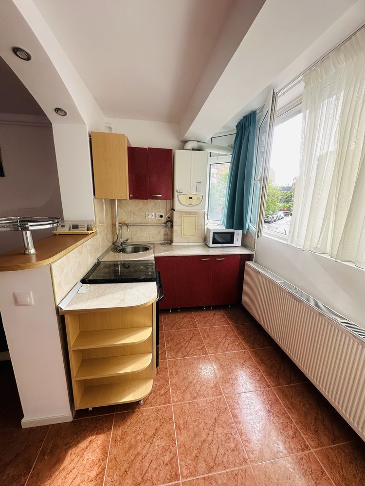 Inchiriez apartament 3 camere, Piața Marasti, 70mp, proaspăt renovat