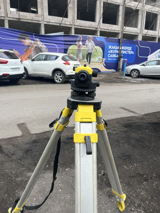 Продам оптический нивелир Leica NA 320