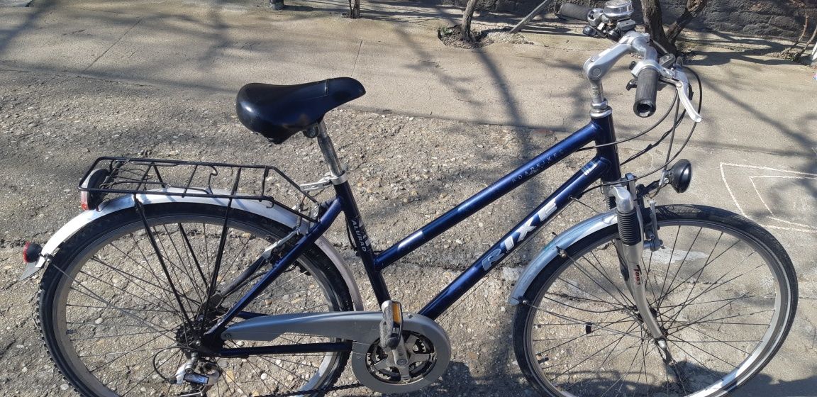 Vand bicicleta damă