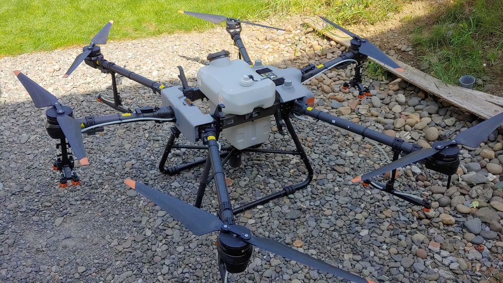 Drona agricola DJI Agras T30 - BONUS: pachet pieste de schimb