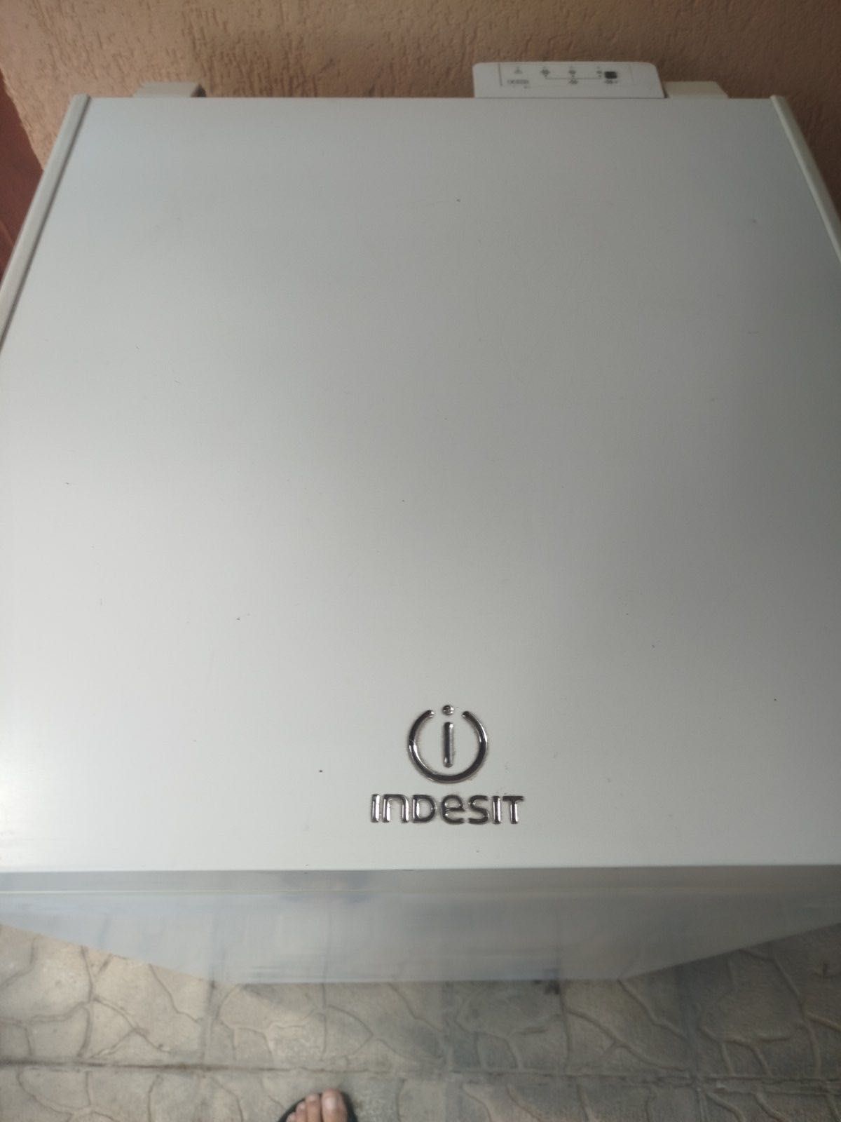Фризер Indesit     .