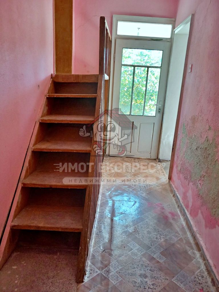 Продава се Къща в Асеновград - 360 кв.м за 114 €/кв.м - Снимка #15