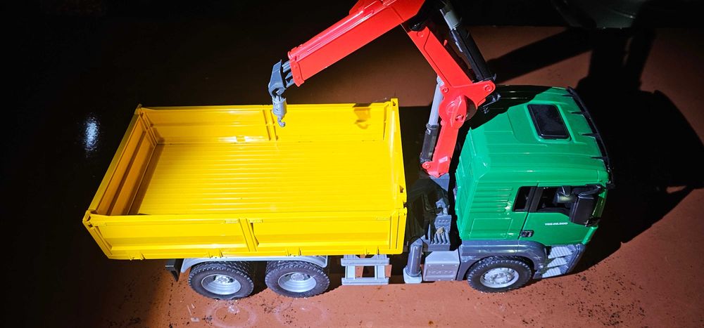 jucarie Bruder, camion Man Tgs Krank cu macara