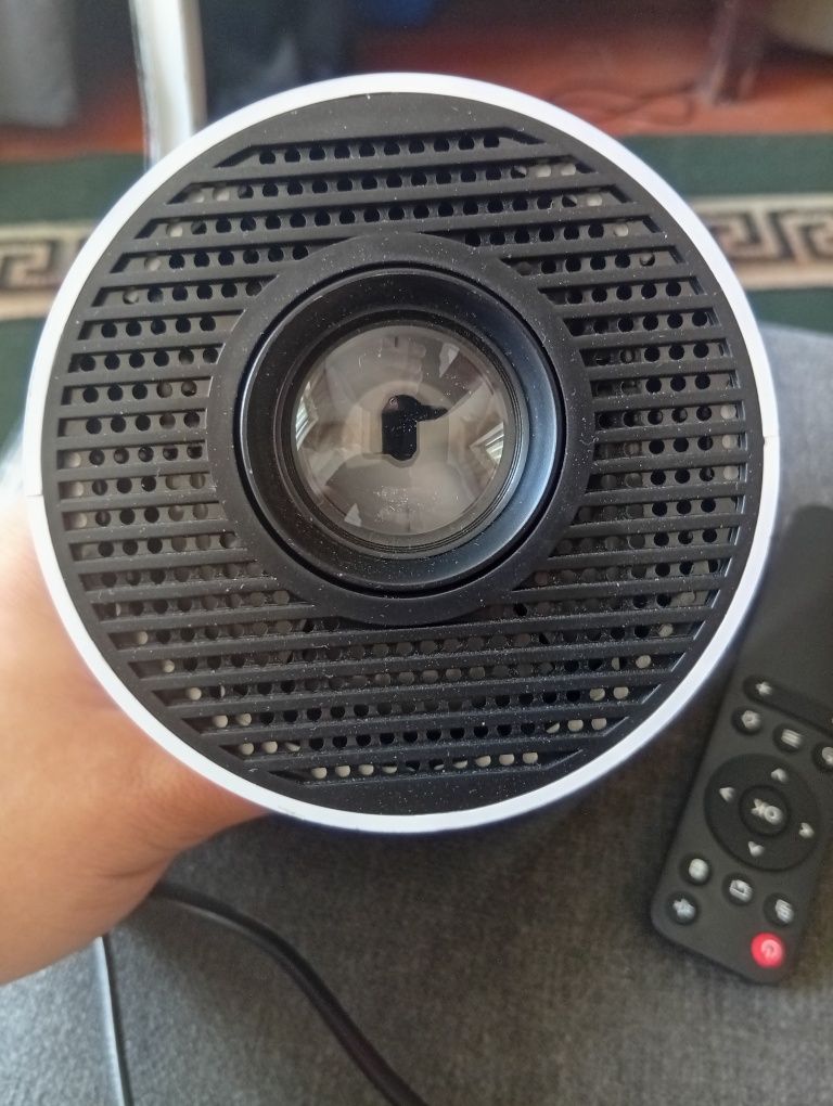 LCD Pjektori Sotiladi