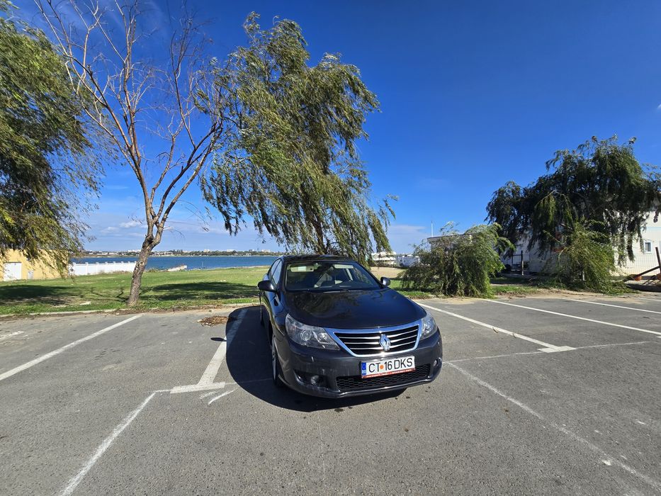 Renault Latitude 2.0 dci - Initiale paris