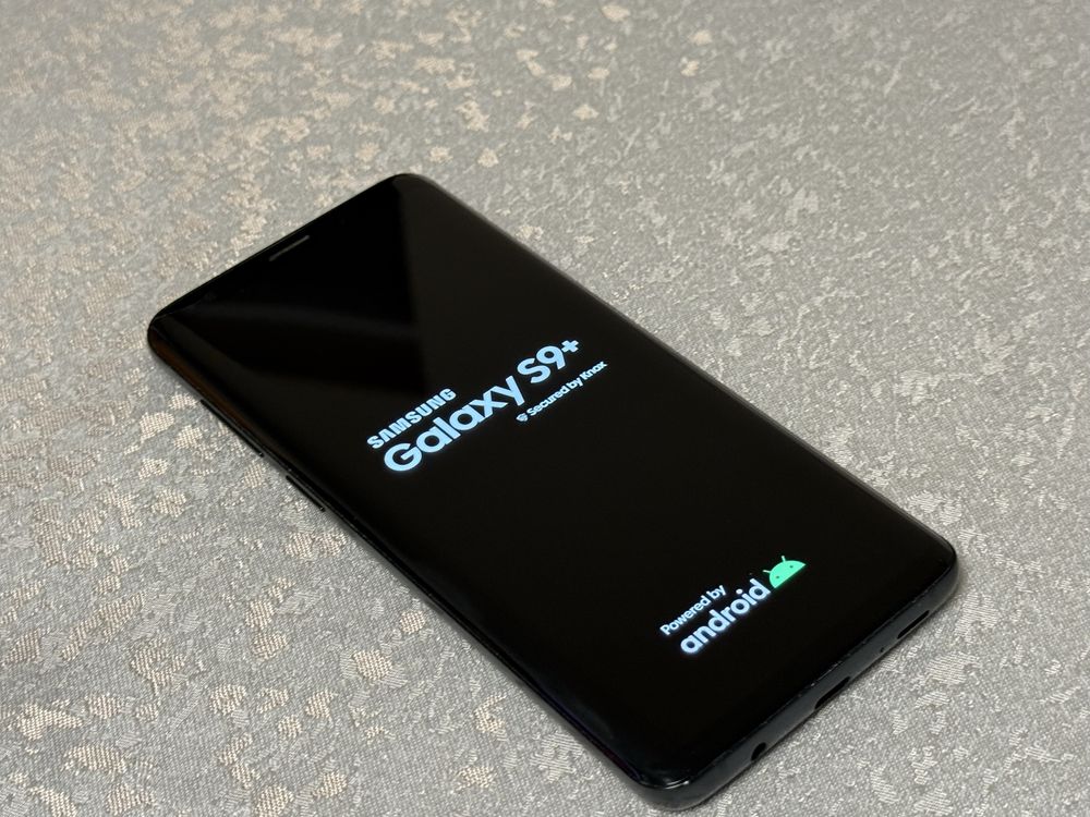 Samsung Galaxy S9 Plus 64 gb Midnight black + 5 оригинални кейса