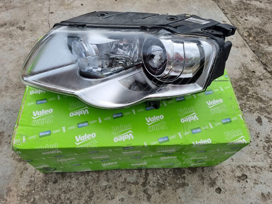 Far stanga bixenon Passat B6 Nou